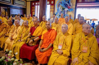 Phật tử Việt Nam cung tiễn Xá Lợi Đức Phật