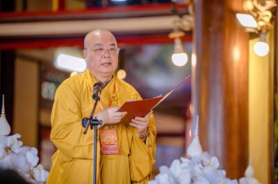 Trưởng lão Hòa thượng Thích Thanh Nhiễu phát biểu tại lễ cung tiễn Xá lợi Phật chiều 2/6, chùa Quán Thế Âm (Đà Nẵng).